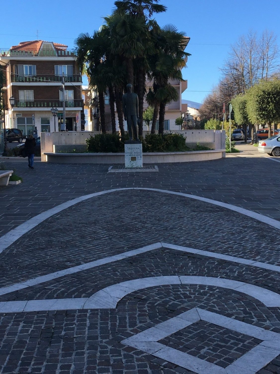 Raffaele Paolucci's statue, Orsogna (1).JPG